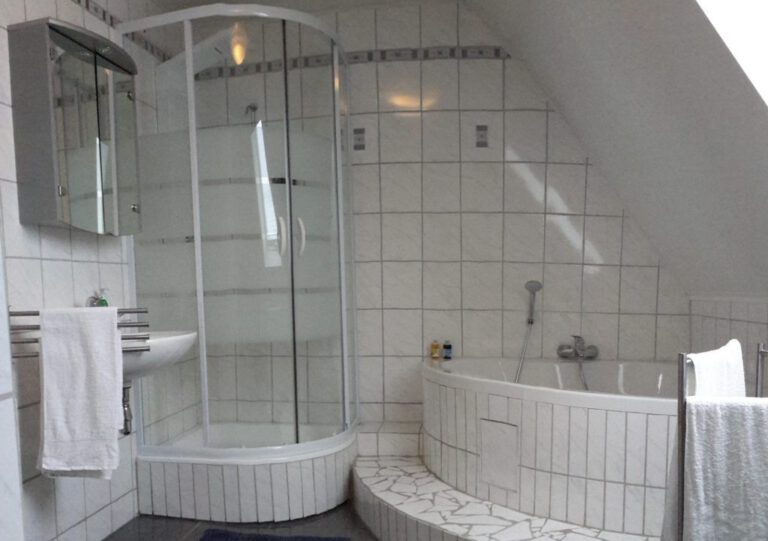 Großes Bad in der FeWo Kleinblittersdorf